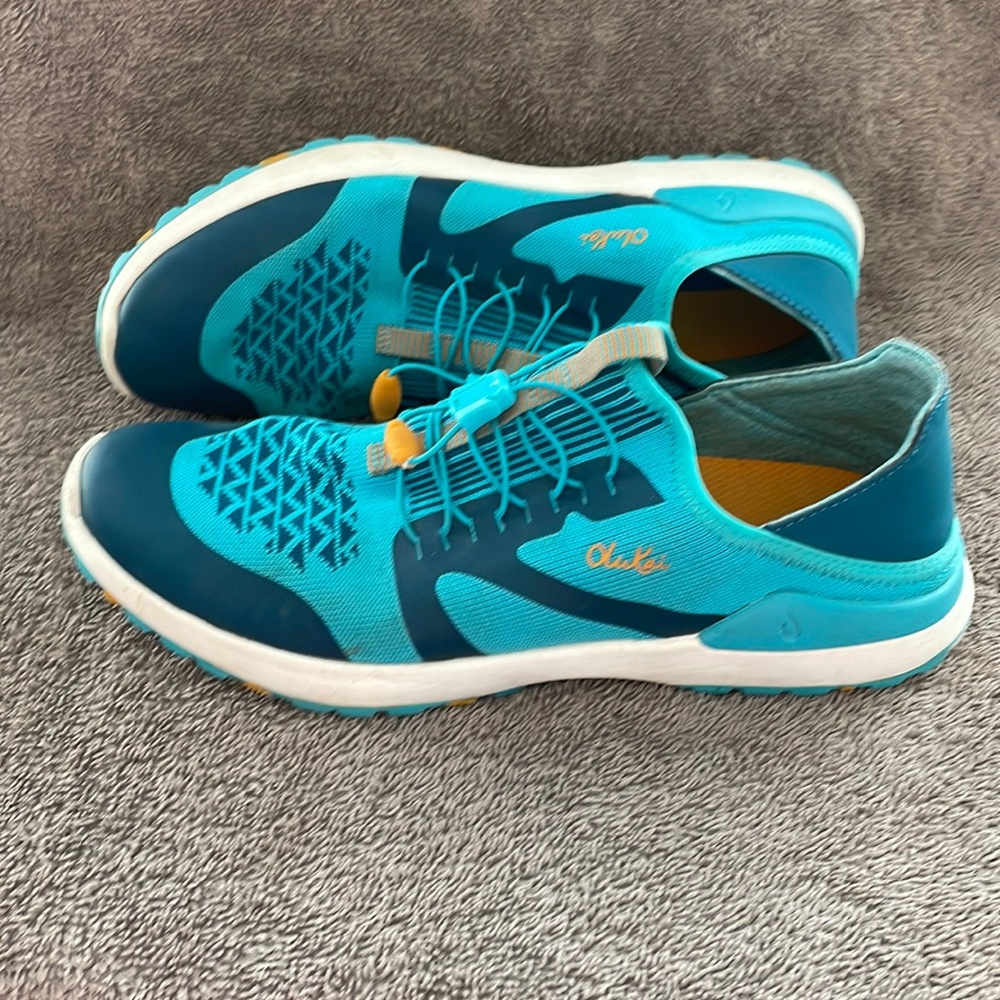 Olu Kai running shoes